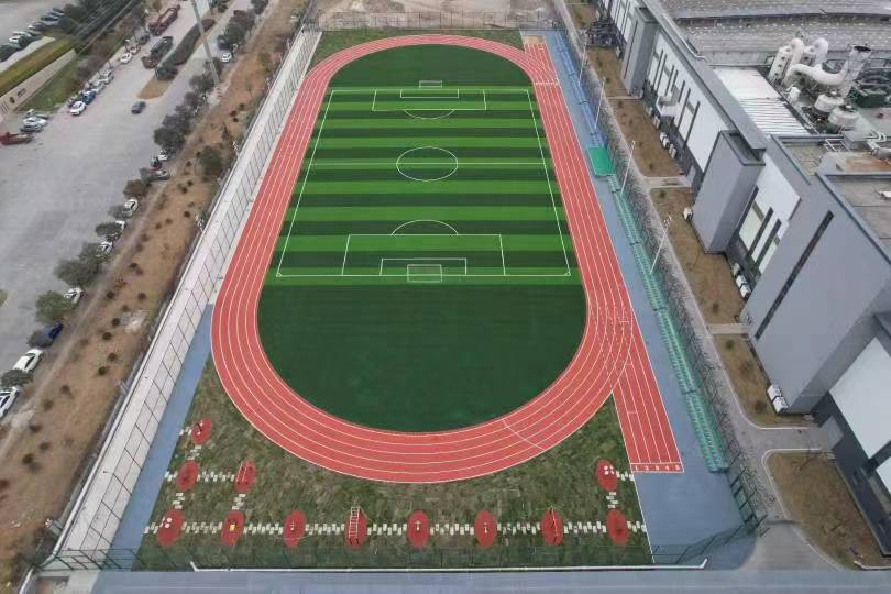 日善廠區(qū)300米跑道、足球場效果圖
